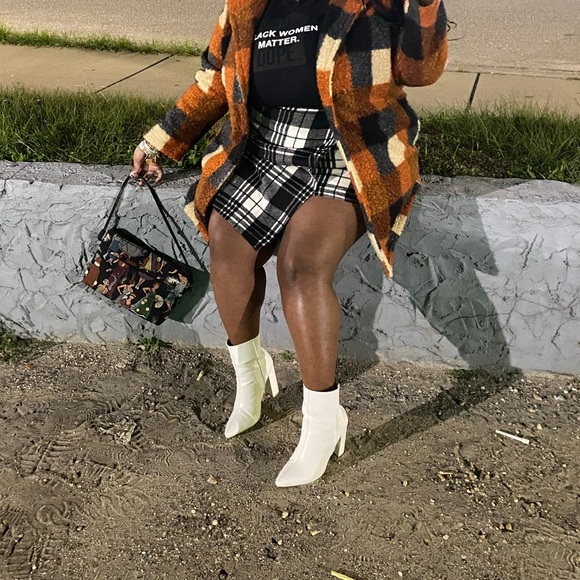 WOMENS PLUS BLACK AND WHITE PLAID FLEECE MINI SKIRT ONLY SIZE 4X - Picture 4 of 6